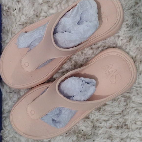 Sandals - Picture 2 of 4